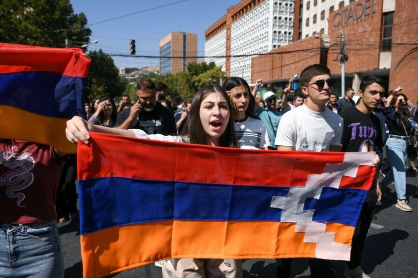 Armenian Police Arrest Dozens of Anti-Government Protestors