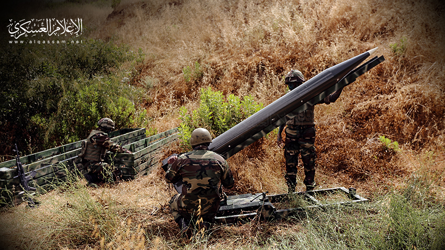 القسام يقصف قاعدة رعيم العسكرية برشقة صاروخية