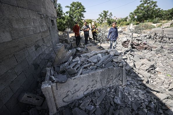 حتى جثث الشهداء لم تنجو من الهمجية... "إسرائيل" تدمر مقابر في غزة واستخرجت جثثا منها