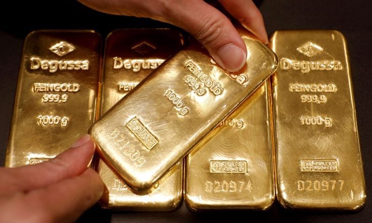 الذهب قرب أعلى مستوى في أسبوع بدعم من انخفاض الدولار وقوة الطلب