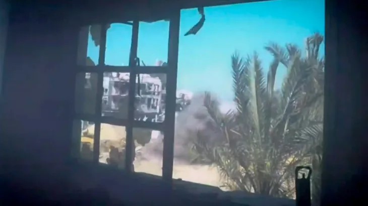 القسام يستهدف آليات للاحتلال الإسرائيلي بمحاور التوغل في غزة