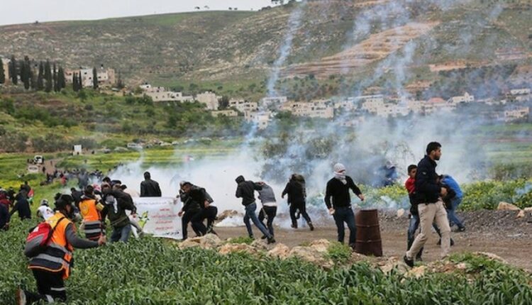 الاحتلال الإسرائيلي والمستوطنون يهاجمون قرية المغيّر برام الله