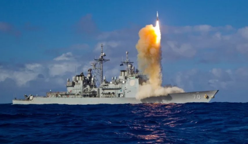 وزير البحرية الأمريكية: أنفقنا مليار دولار في الأسابيع الماضية لصد هجمات اليمنيين