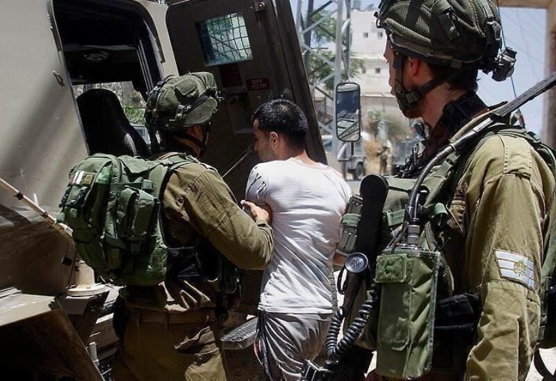 ارتفعت حصيلة الأسرى إلى 8340.. قوات الاحتلال الإسرائيلي تعتقل 30 مواطنًا في الضفة