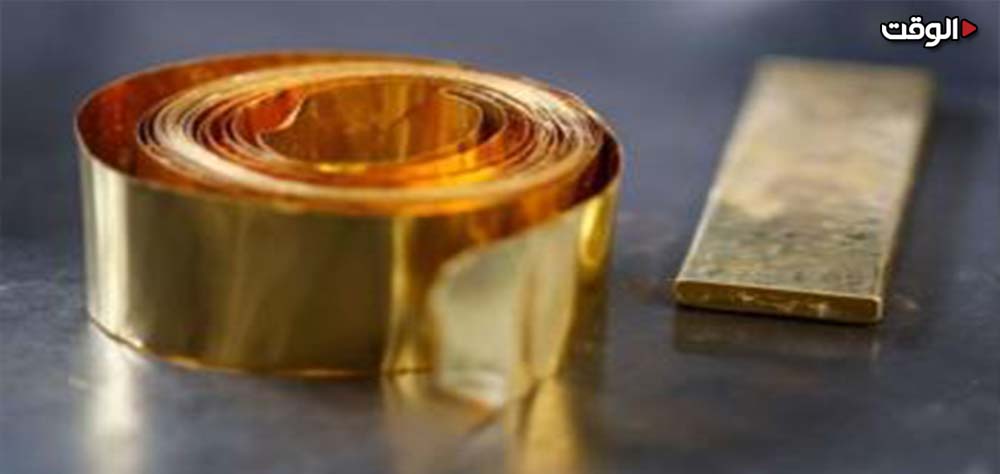 الذهب ينخفض في ظل ارتفاع الدولار لكنه يتجه لتسجيل مكاسب أسبوعية