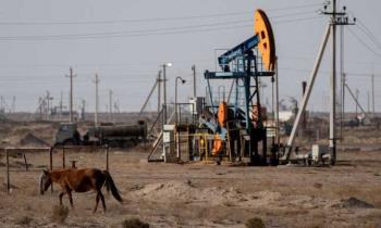 النفط يرتفع بفعل حرائق الغابات في كندا وتوقعات تراجع المخزونات الأمريكية