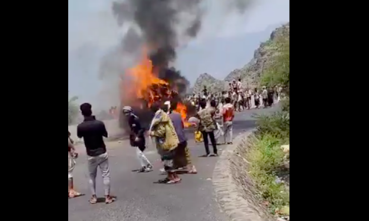 مقتل 9 بينهم نساء وأطفال في احتراق حافلة تقل مسافرين وسط اليمن