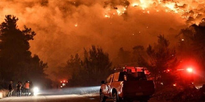 بعد اندلاع الحرائق..، إجلاء سكان غابات على أطراف العاصمة اليونانية