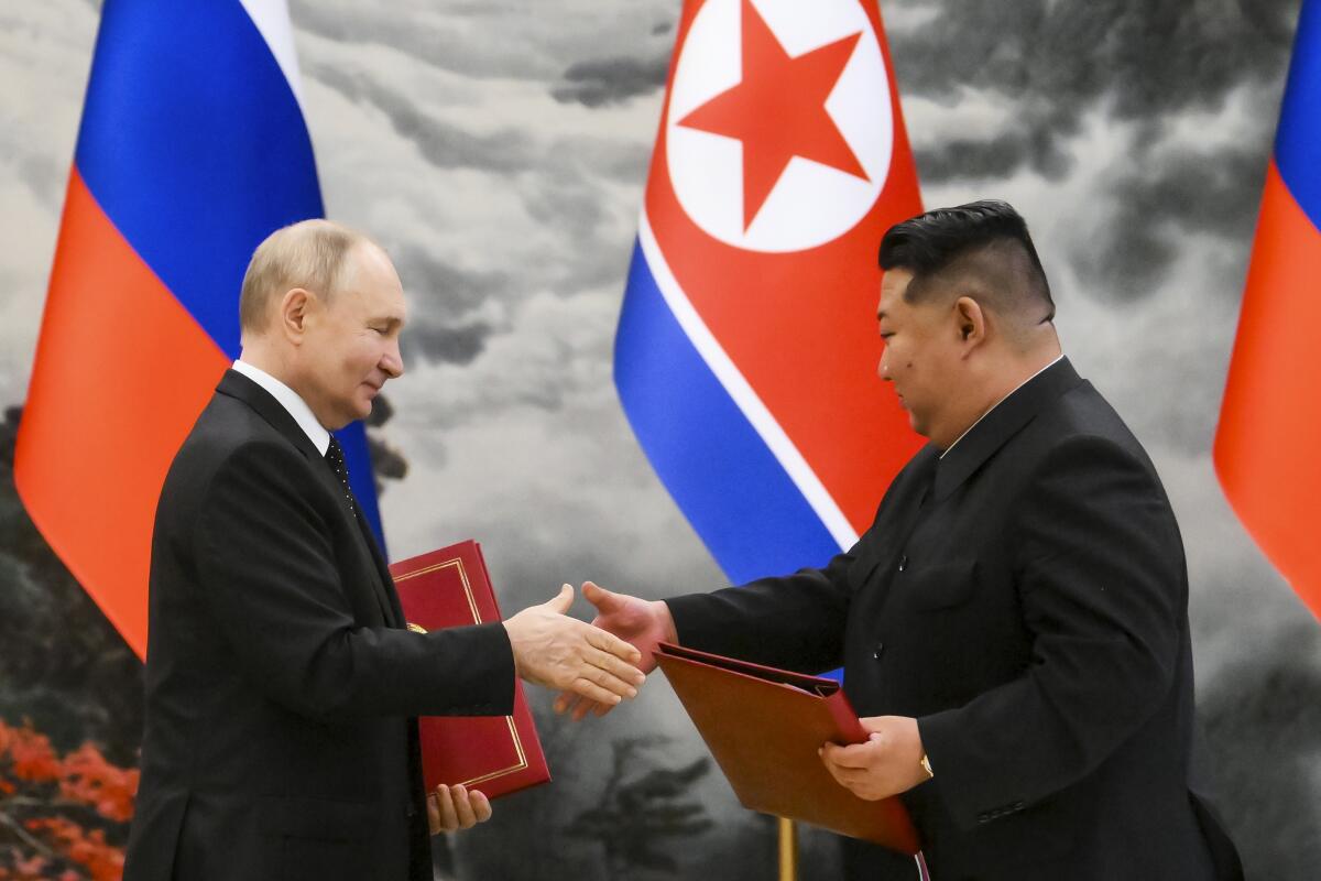 Gift exchange between Putin and Kim / Russia and North Korea will assist each other in case of war