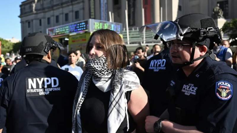 خلال مظاهرة رافضة للعدوان على غزة... الشرطة الأمريكية تعتقل نشطاء في نيويورك
